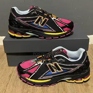 New Balance “740”. Highly Classic and Authentic. Comes in Box