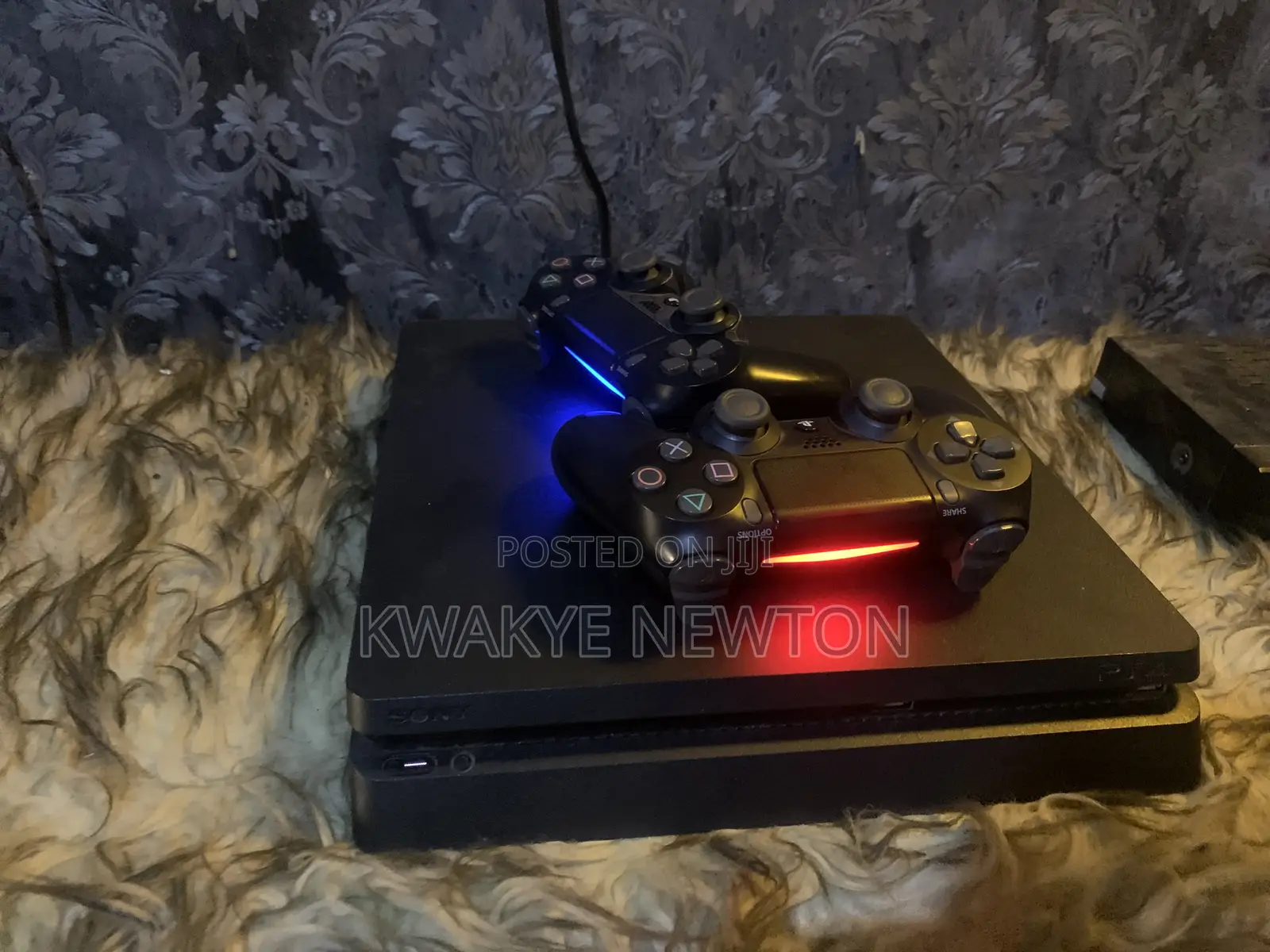 Ps 4 Slim 1tb + 2 Controllers + 1 Year Playstation Plus Premium