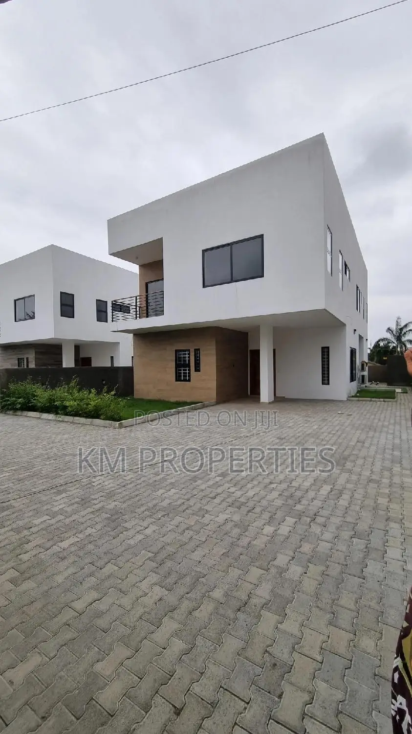 5bdrm Duplex in North Legon for sale