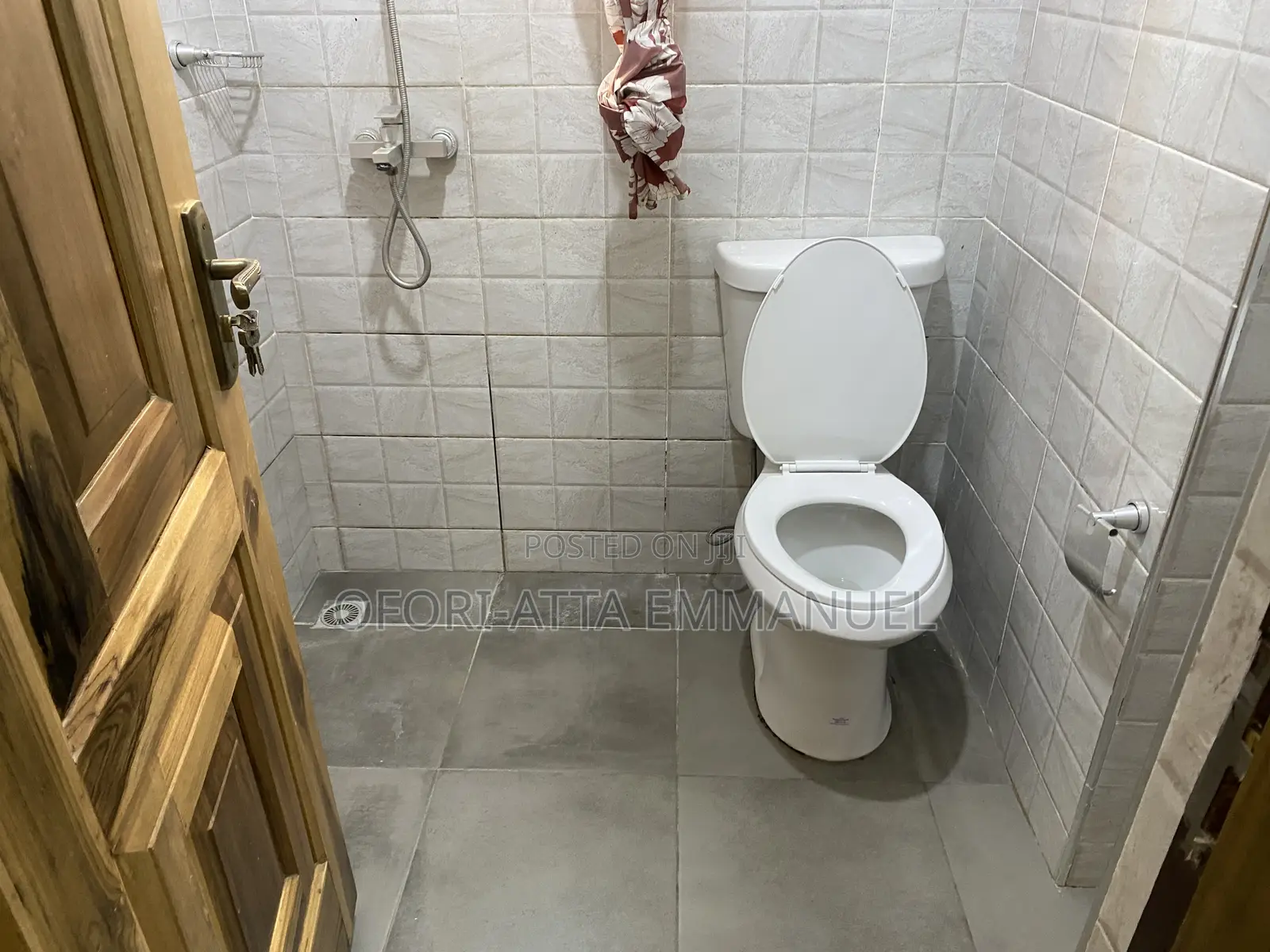 3bdrm Apartment in Amasaman Market, Pokuase for rent