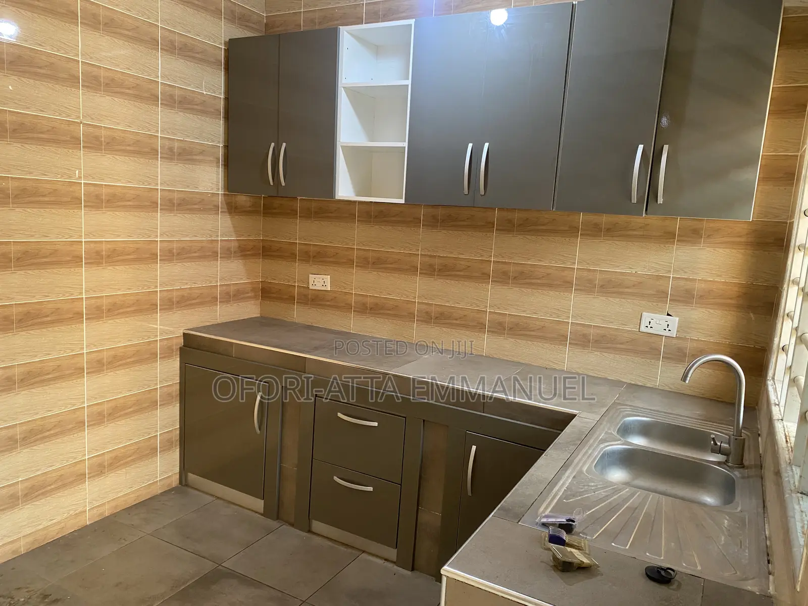 3bdrm Apartment in Amasaman Market, Pokuase for rent