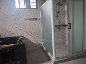 Furnished 5bdrm House in B2 Properties Agency, Kumasi Metropolitan