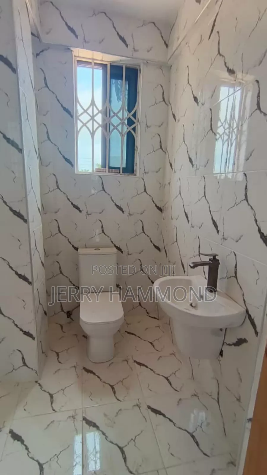 2bdrm Apartment in Bushroad Around , New Town for rent