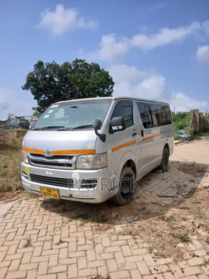 Toyota HiAce 2010 Silver
