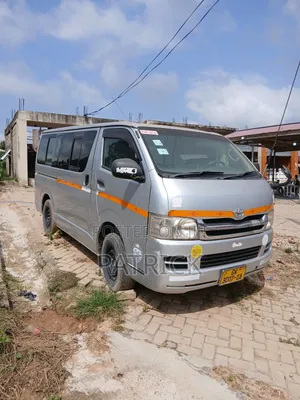 Toyota HiAce 2010 Silver