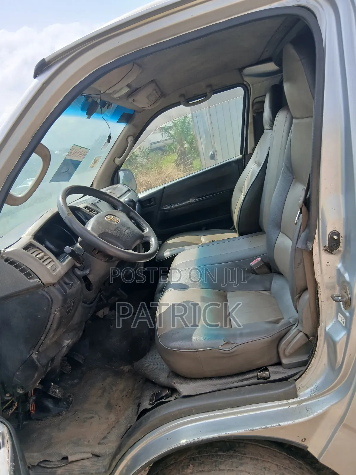 Toyota HiAce 2010 Silver