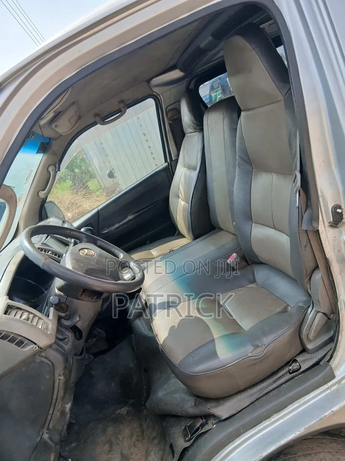 Toyota HiAce 2010 Silver