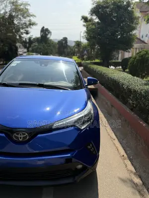 Toyota C-HR XLE FWD 2019 Blue