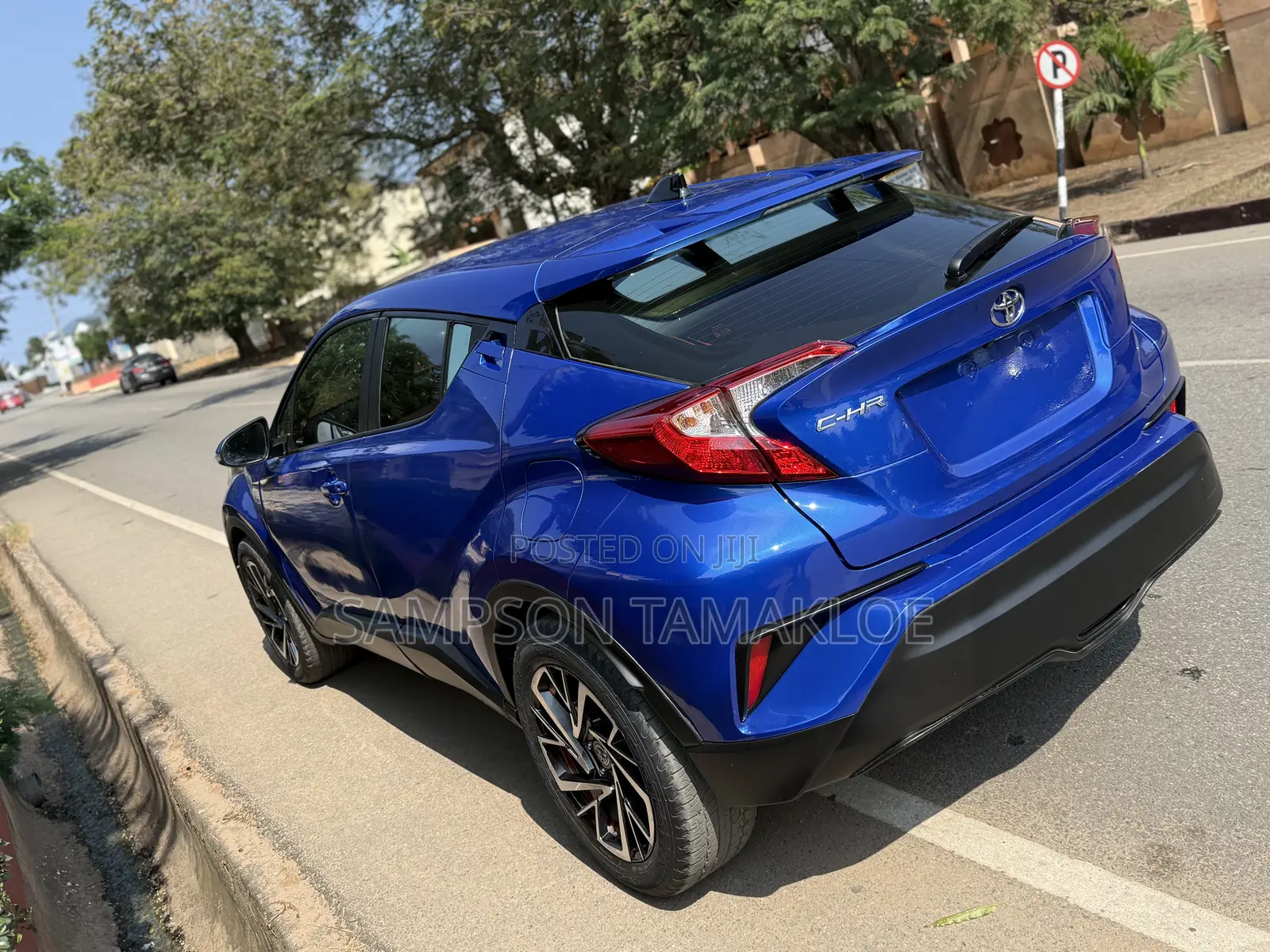Toyota C-HR XLE FWD 2019 Blue