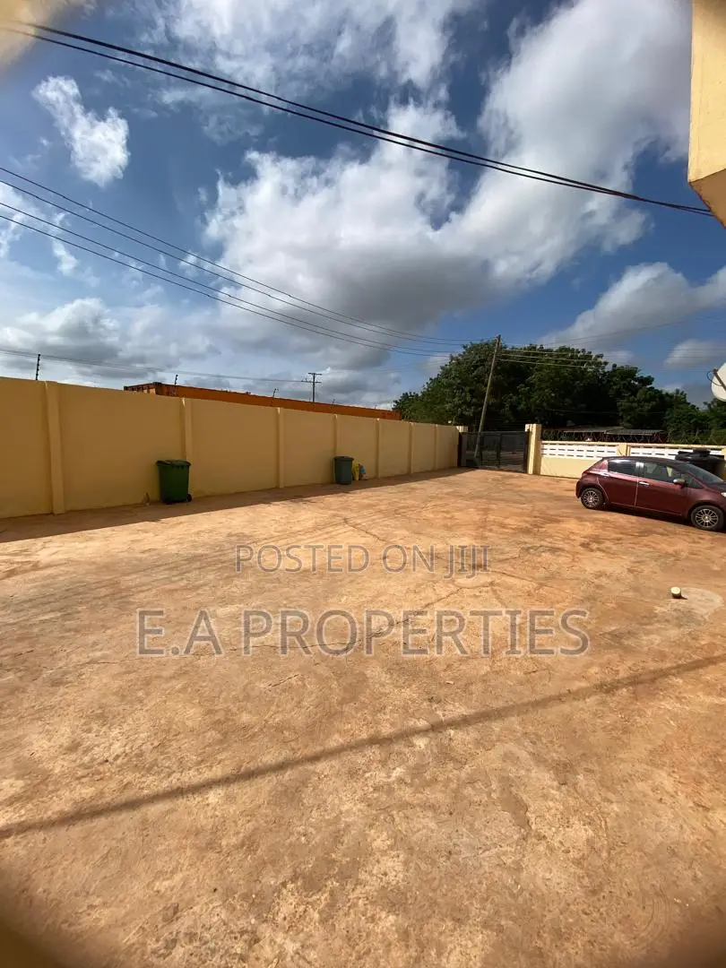 5bdrm House in E A Properties, North Legon for sale