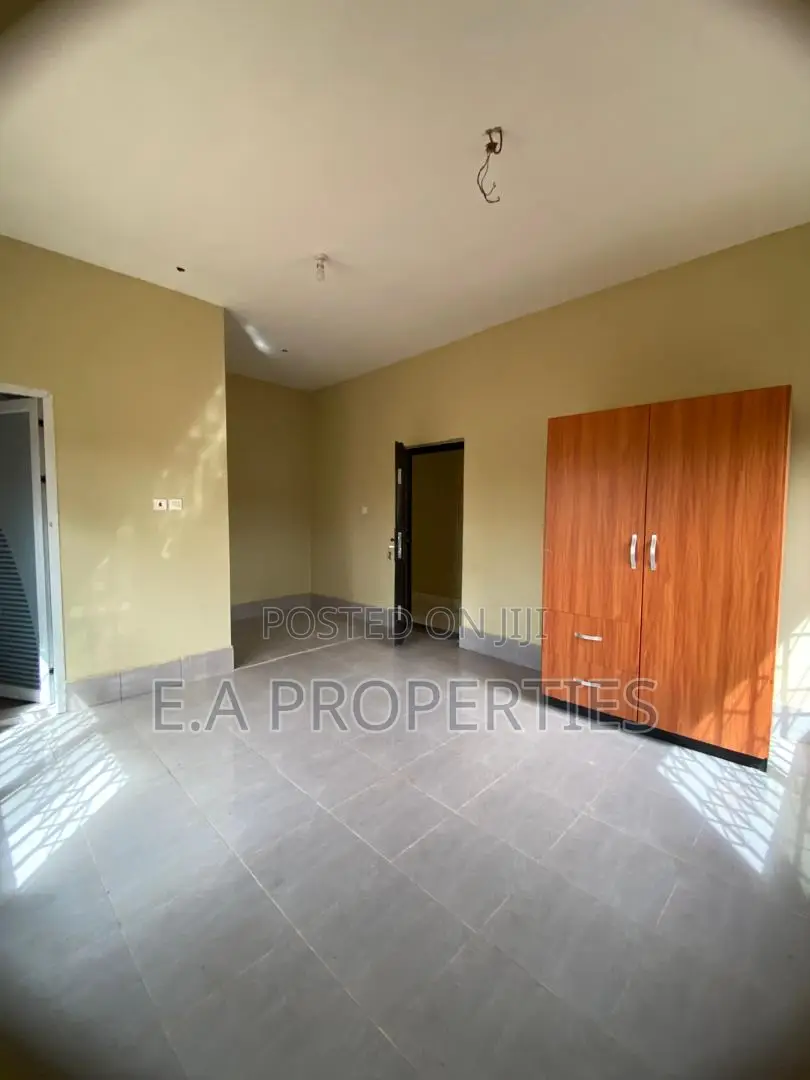 5bdrm House in E A Properties, North Legon for sale