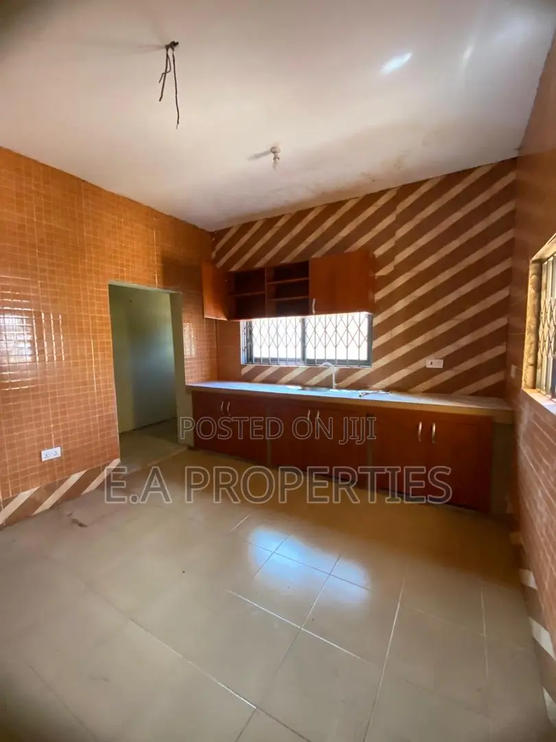 5bdrm House in E A Properties, North Legon for sale