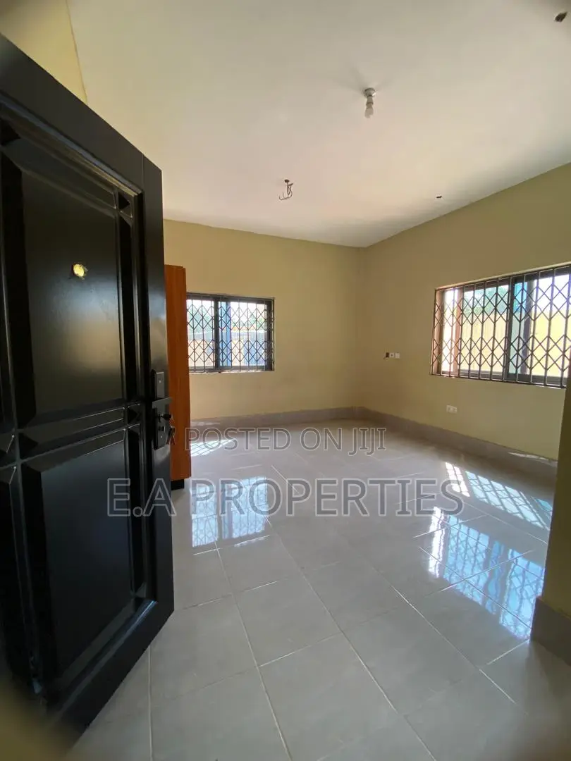 5bdrm House in E A Properties, North Legon for sale