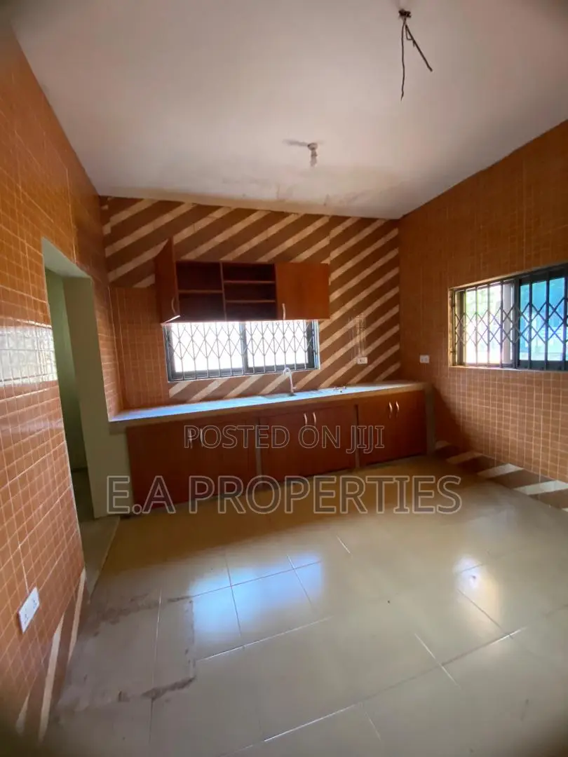 5bdrm House in E A Properties, North Legon for sale