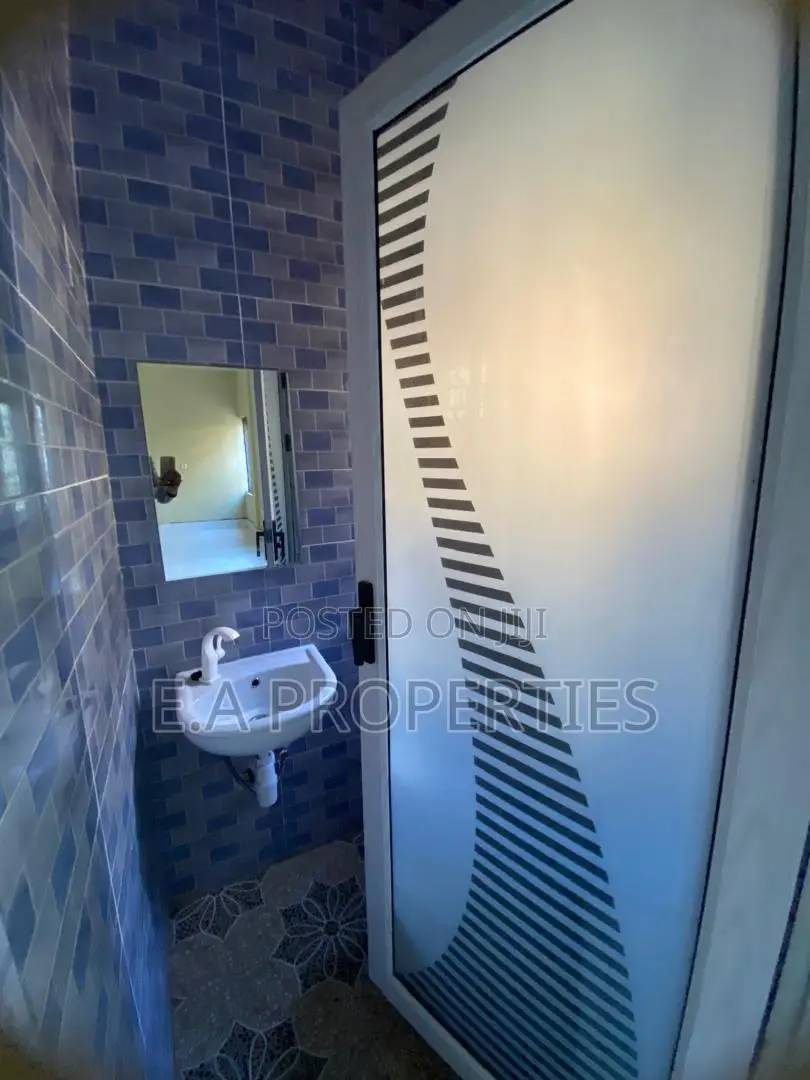 5bdrm House in E A Properties, North Legon for sale