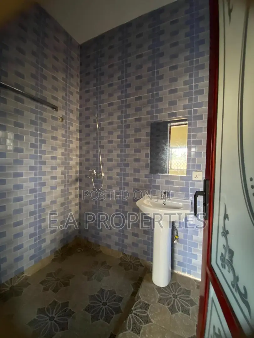 5bdrm House in E A Properties, North Legon for sale