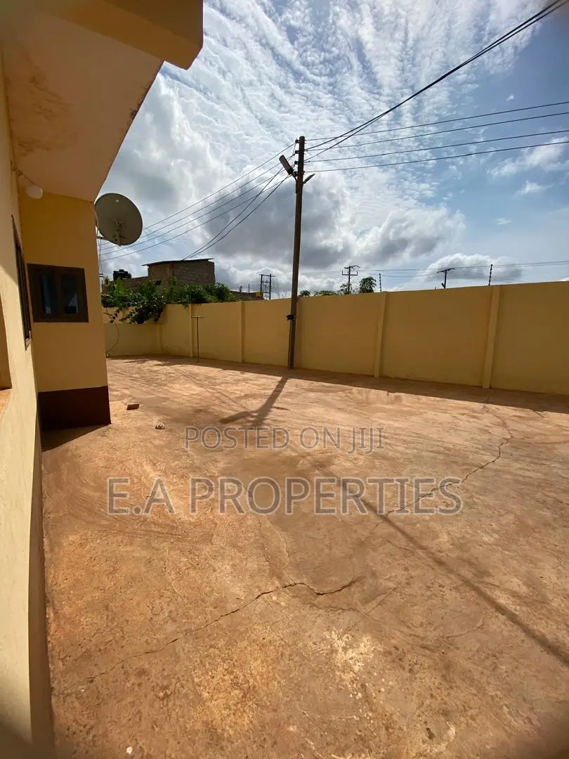 5bdrm House in E A Properties, North Legon for sale