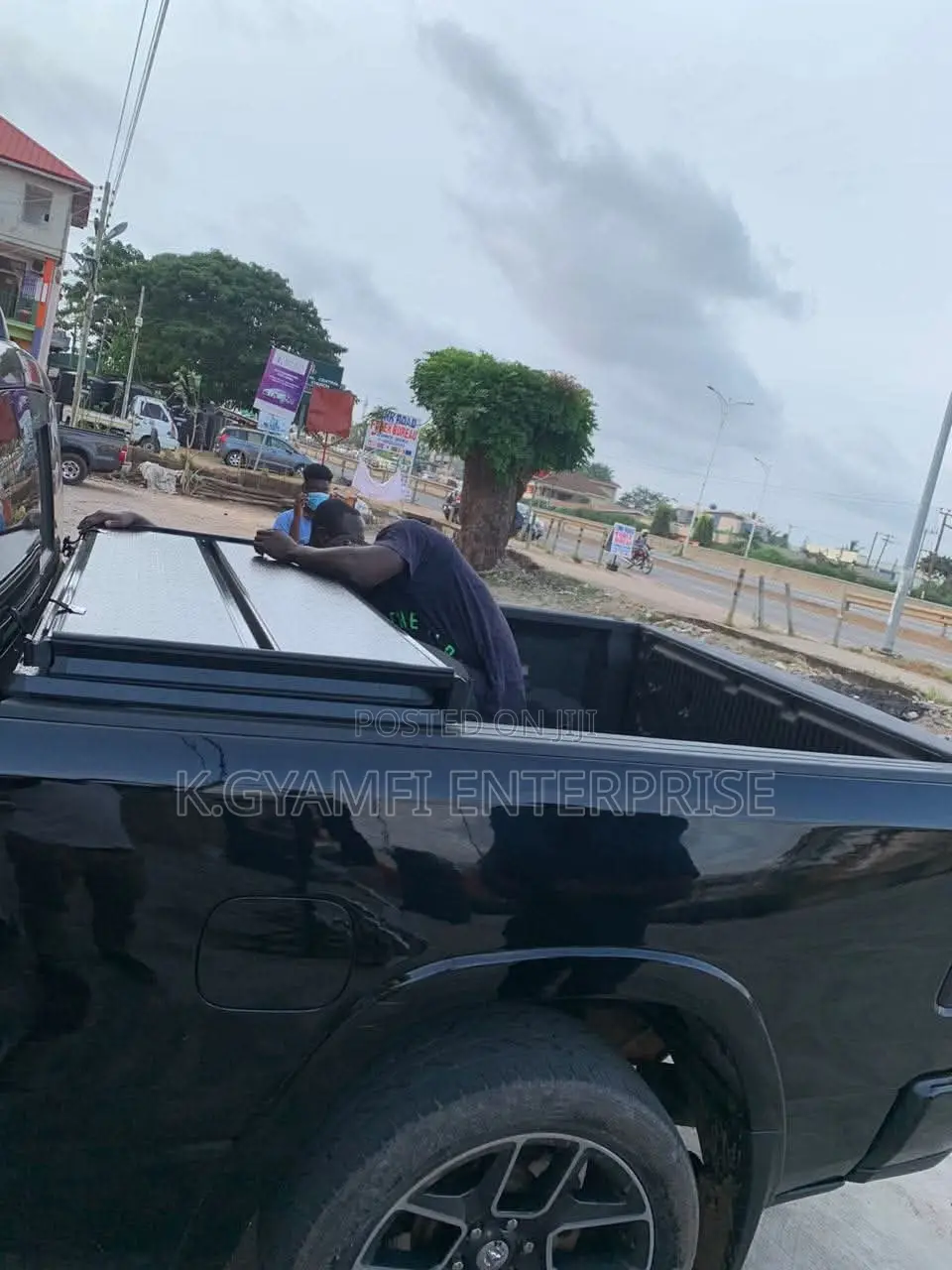 High Quality Pickup Truck Bucket Cover (Hard, Trifold)