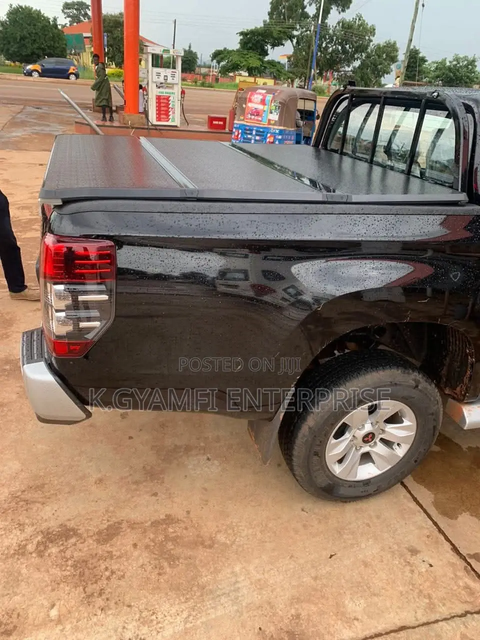 High Quality Pickup Truck Bucket Cover (Hard, Trifold)