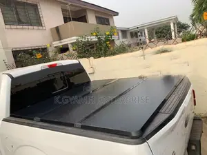 High Quality Pickup Truck Bucket Cover (Hard, Trifold)