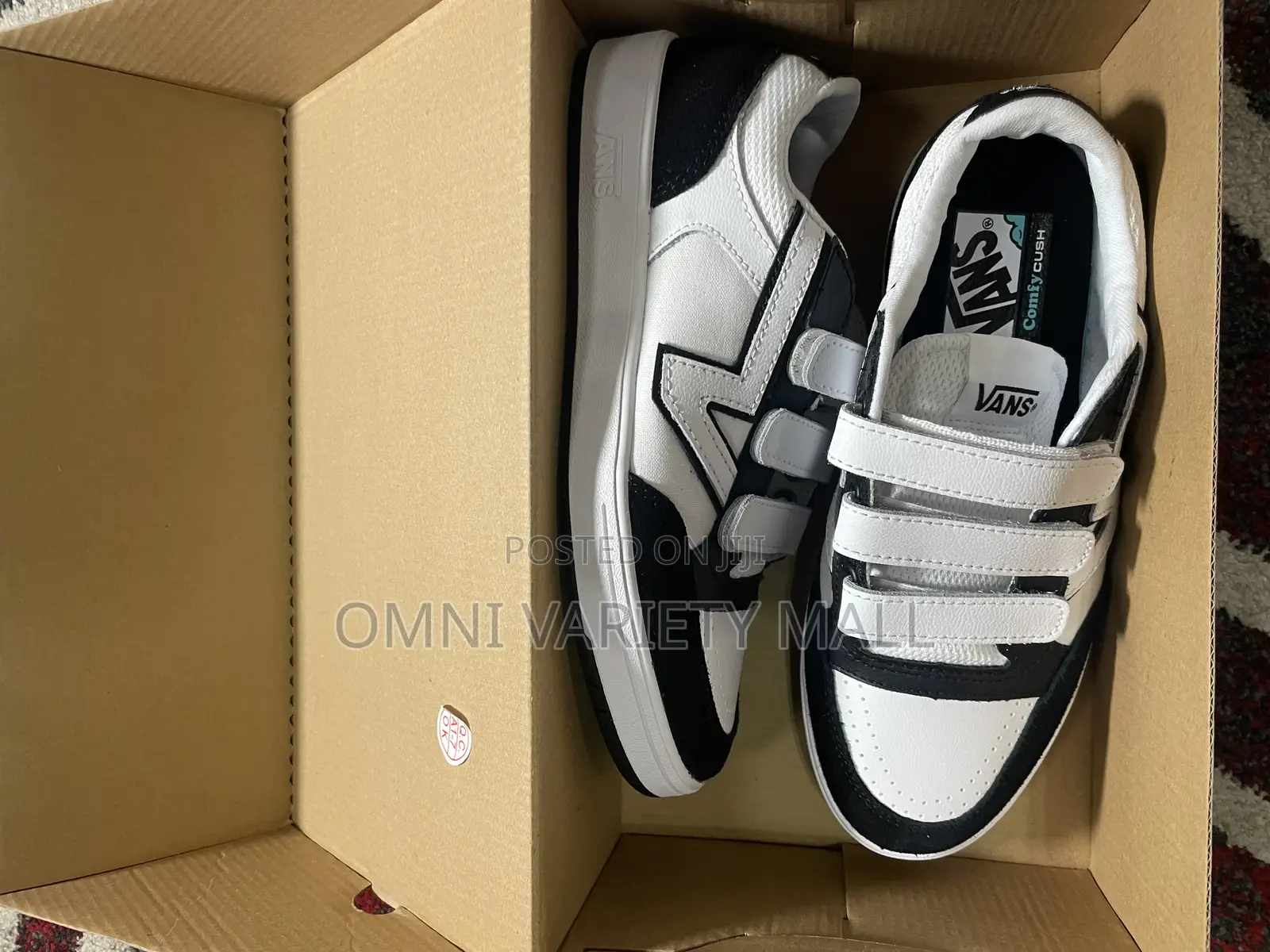 Vans Lowland Cc v Strap Sneakers - Black White