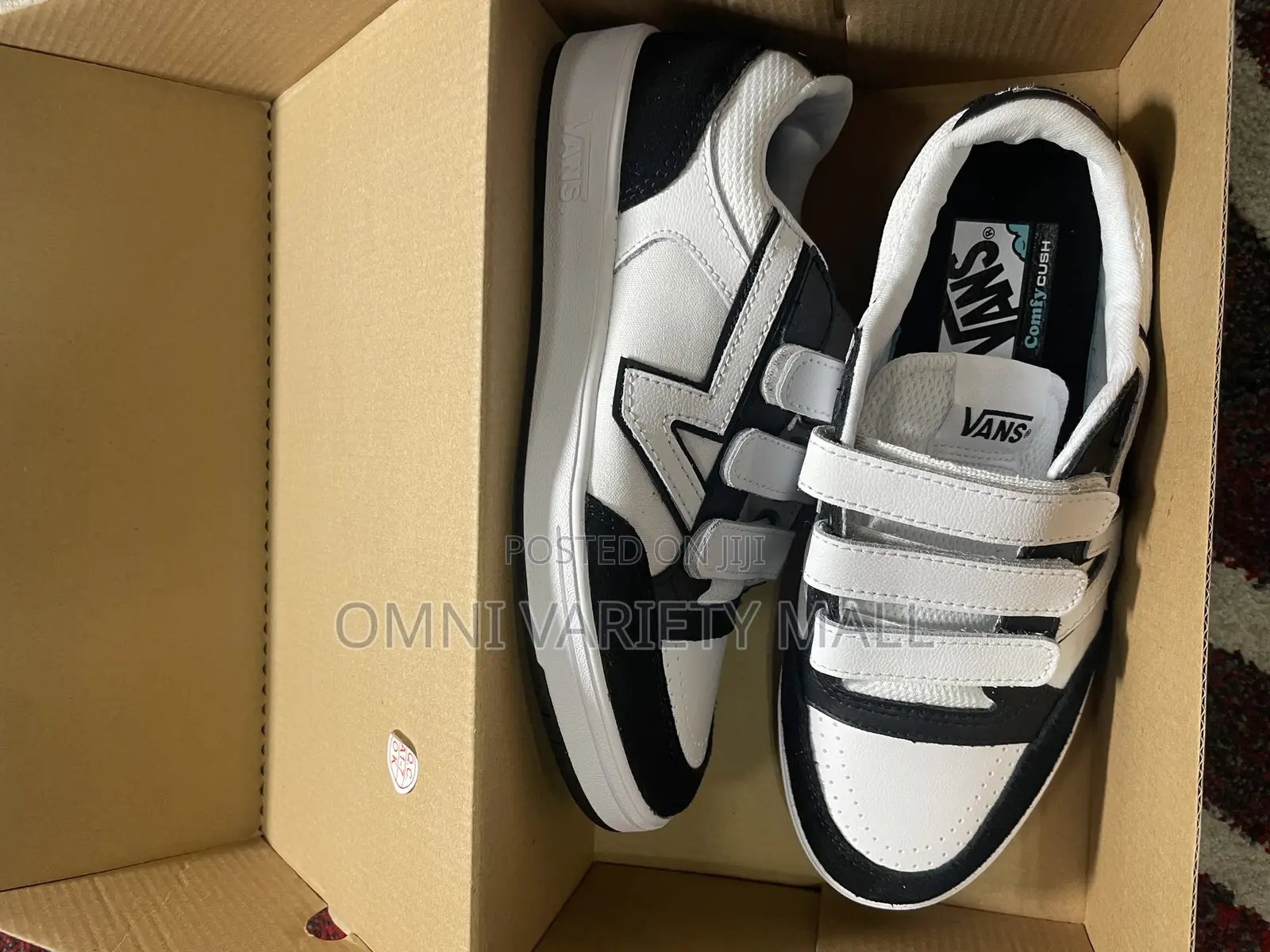 Vans Lowland Cc v Strap Sneakers - Black White