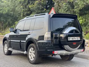 Mitsubishi Pajero 3.8 V6 GLS/GLX 2012 Black