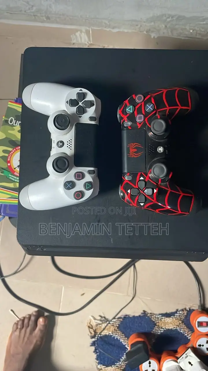Play Station 4
