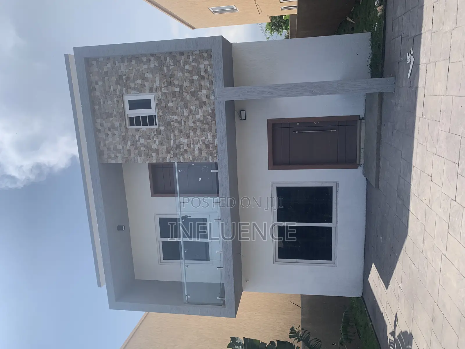 3bdrm House in Palace Mall Area, East Legon for sale