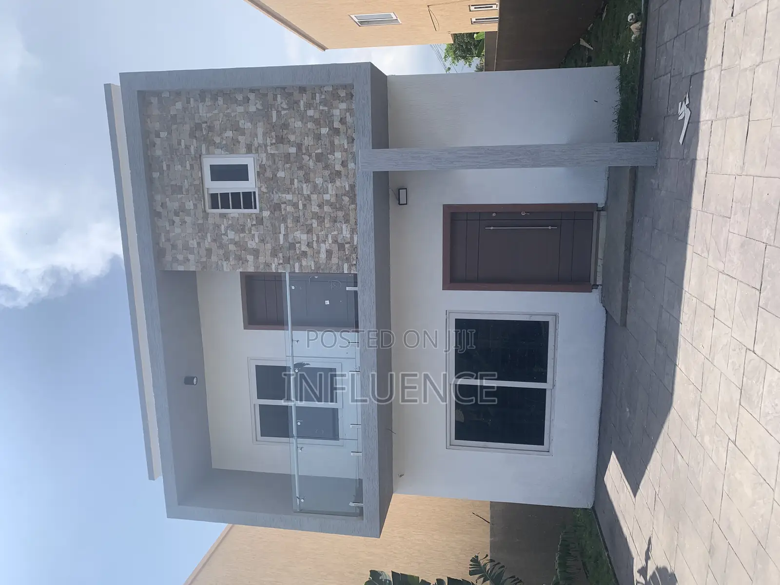 3bdrm House in Palace Mall Area, East Legon for sale