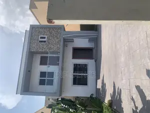 3bdrm House in Palace Mall Area, East Legon for sale