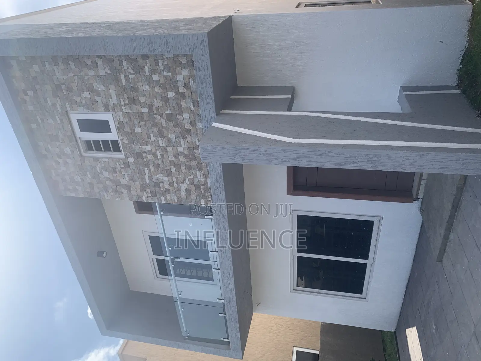 3bdrm House in Palace Mall Area, East Legon for sale