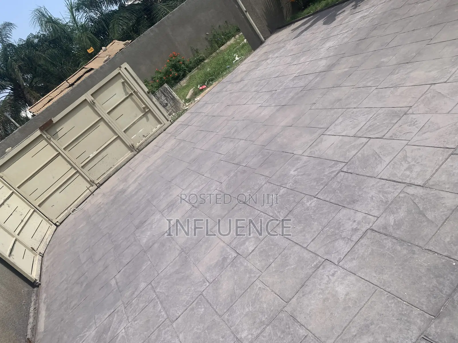 3bdrm House in Palace Mall Area, East Legon for sale