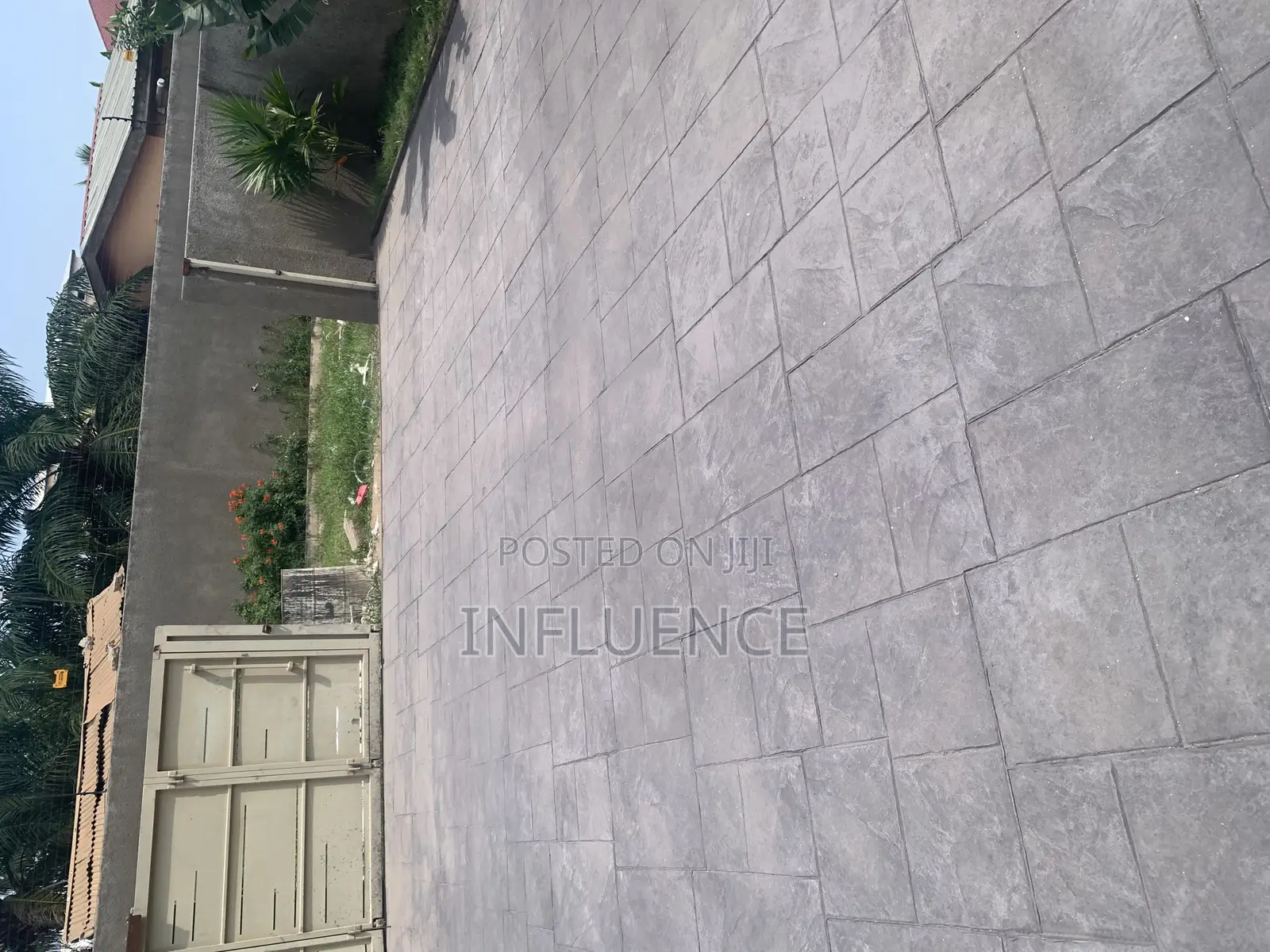 3bdrm House in Palace Mall Area, East Legon for sale