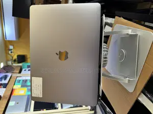 Laptop Apple MacBook Pro 2020 16GB Intel Core I7 SSHD (Hybrid) 512GB