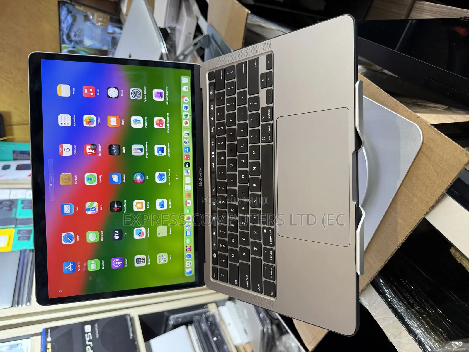 Laptop Apple MacBook Pro 2020 16GB Intel Core I7 SSHD (Hybrid) 512GB