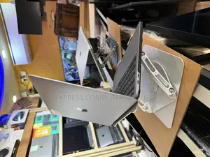Laptop Apple MacBook Pro 2020 16GB Intel Core I7 SSHD (Hybrid) 512GB