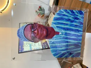 Transparent Frame 12x16 In