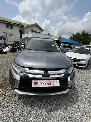 Mitsubishi Outlander SE FWD 2018 Gray