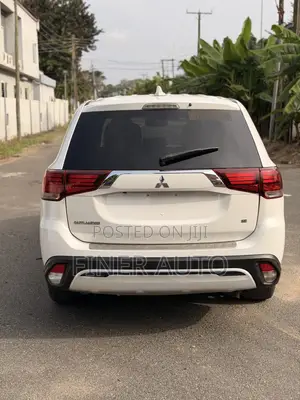 Mitsubishi Outlander SE FWD 2020 White