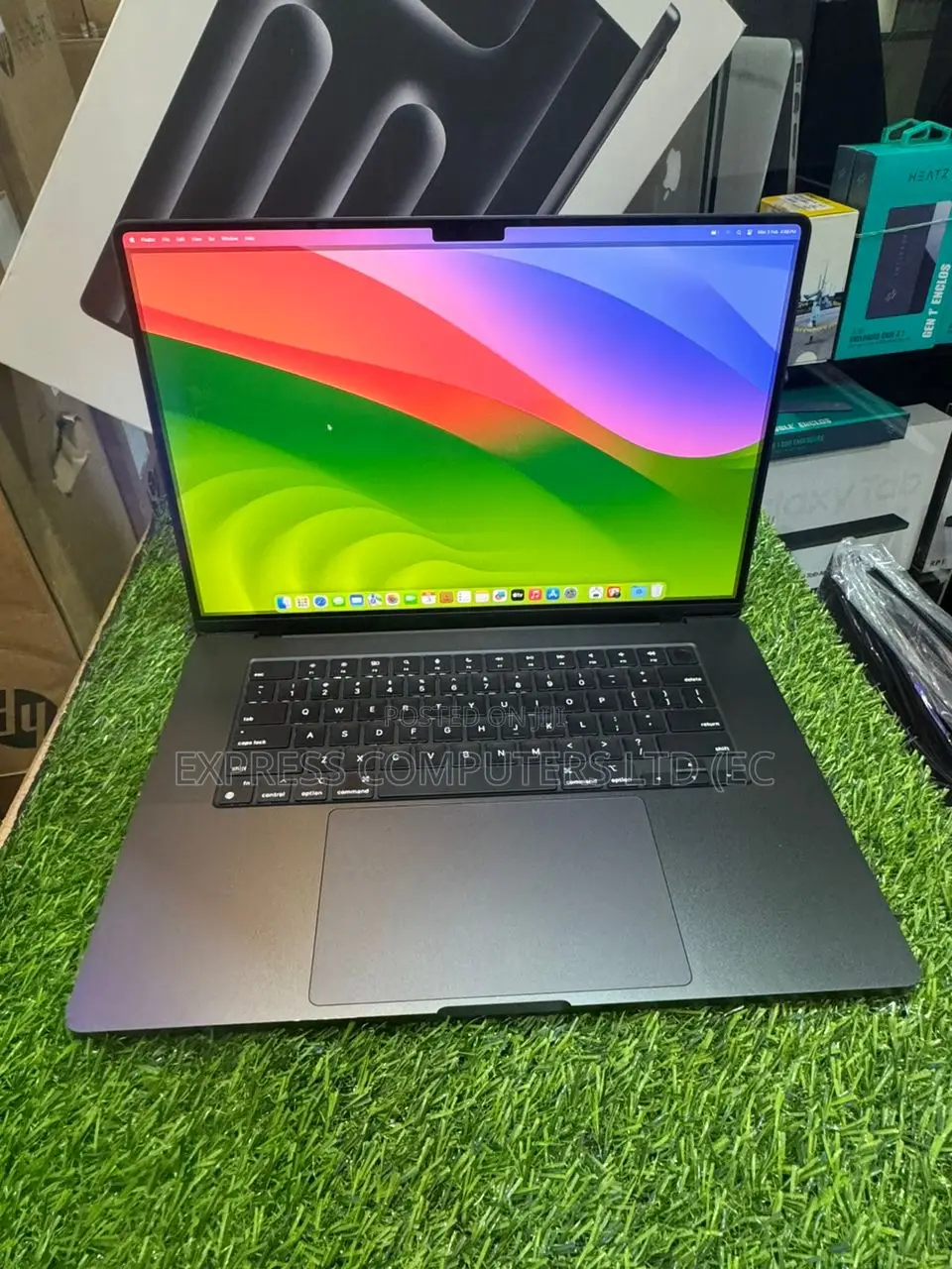 Apple MacBook Pro 2023 M3 Pro 16-Inch 18GB Apple M3 SSHD (Hybrid) 512GB