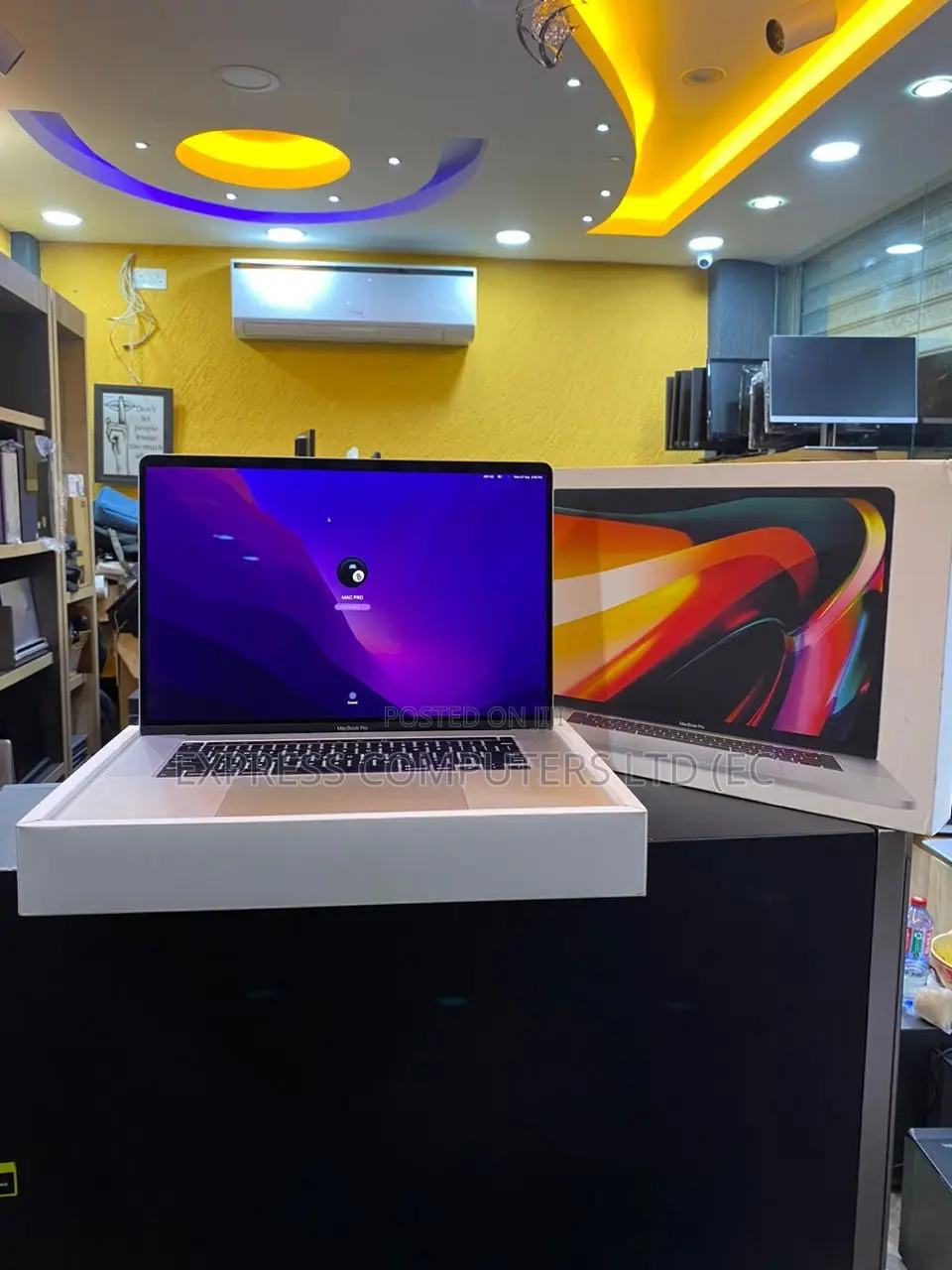 Laptop Apple MacBook Pro 2019 16GB Intel Core I7 SSHD (Hybrid) 512GB
