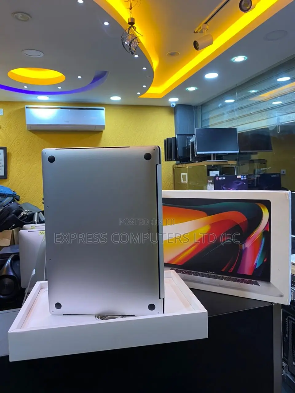 Laptop Apple MacBook Pro 2019 16GB Intel Core I7 SSHD (Hybrid) 512GB