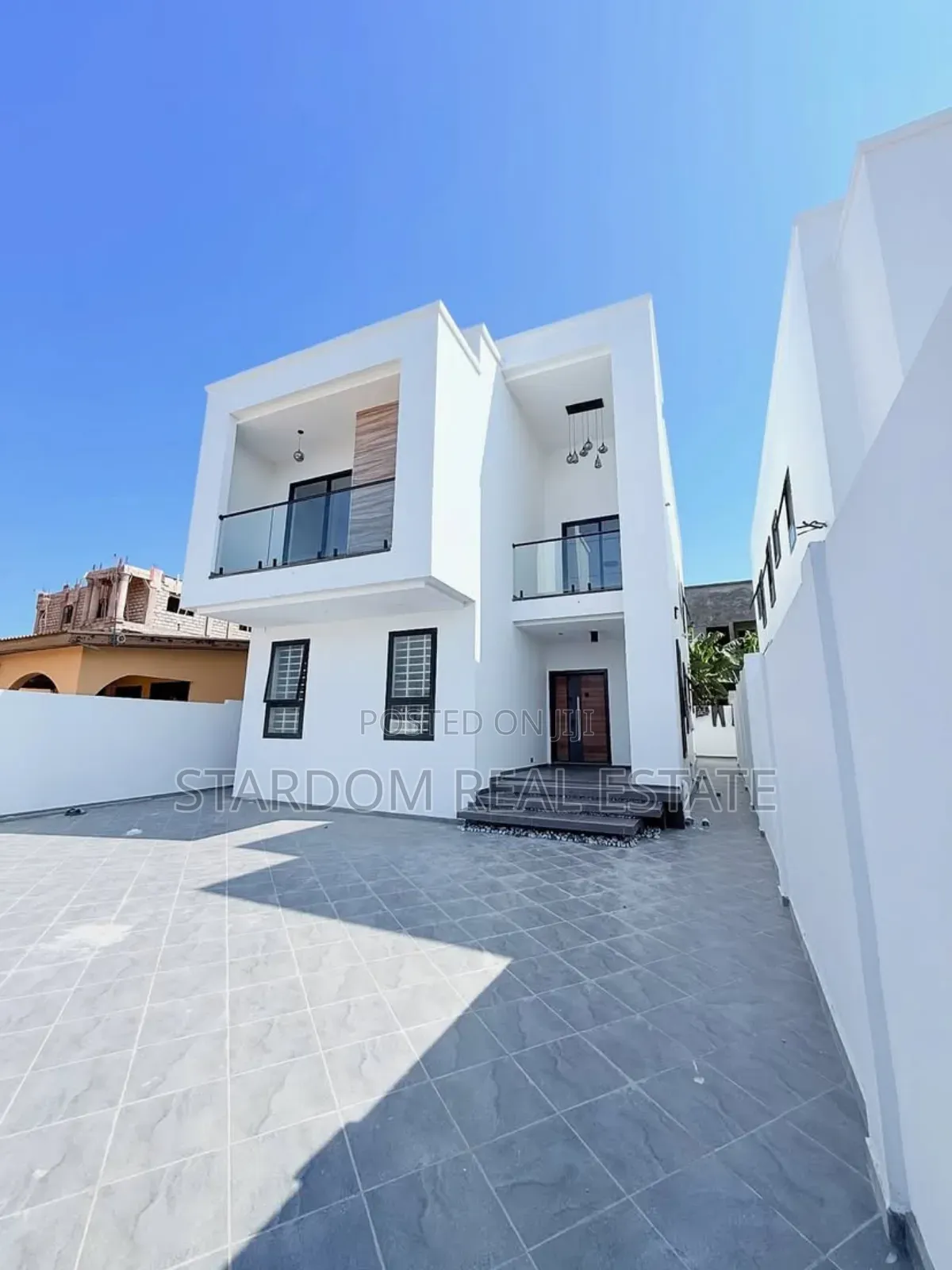 4bdrm Duplex in Sakumono for sale