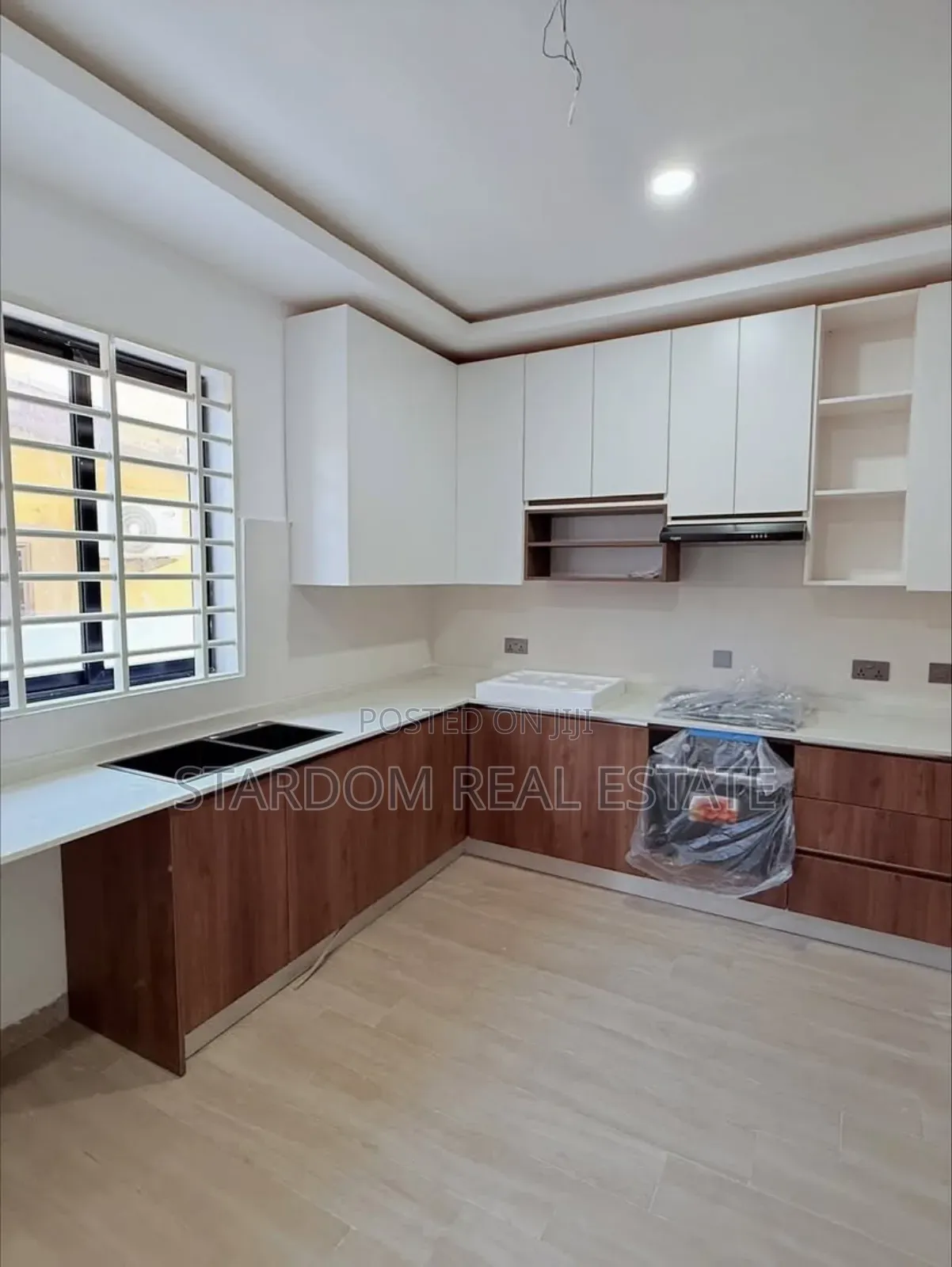 4bdrm Duplex in Sakumono for sale