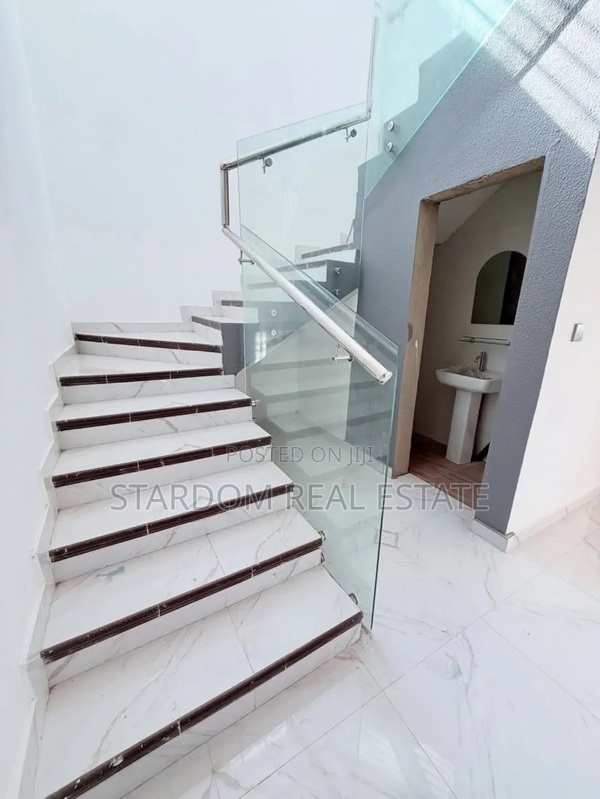 4bdrm Duplex in Sakumono for sale
