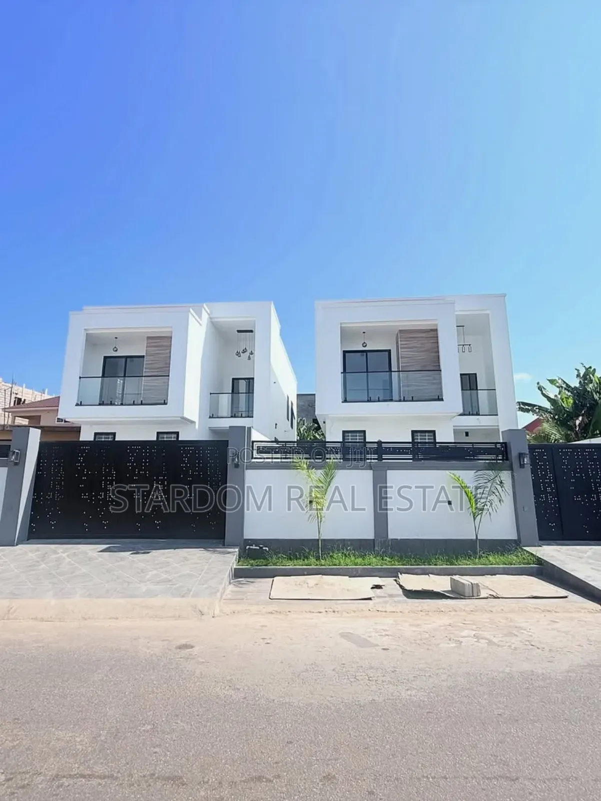 4bdrm Duplex in Sakumono for sale