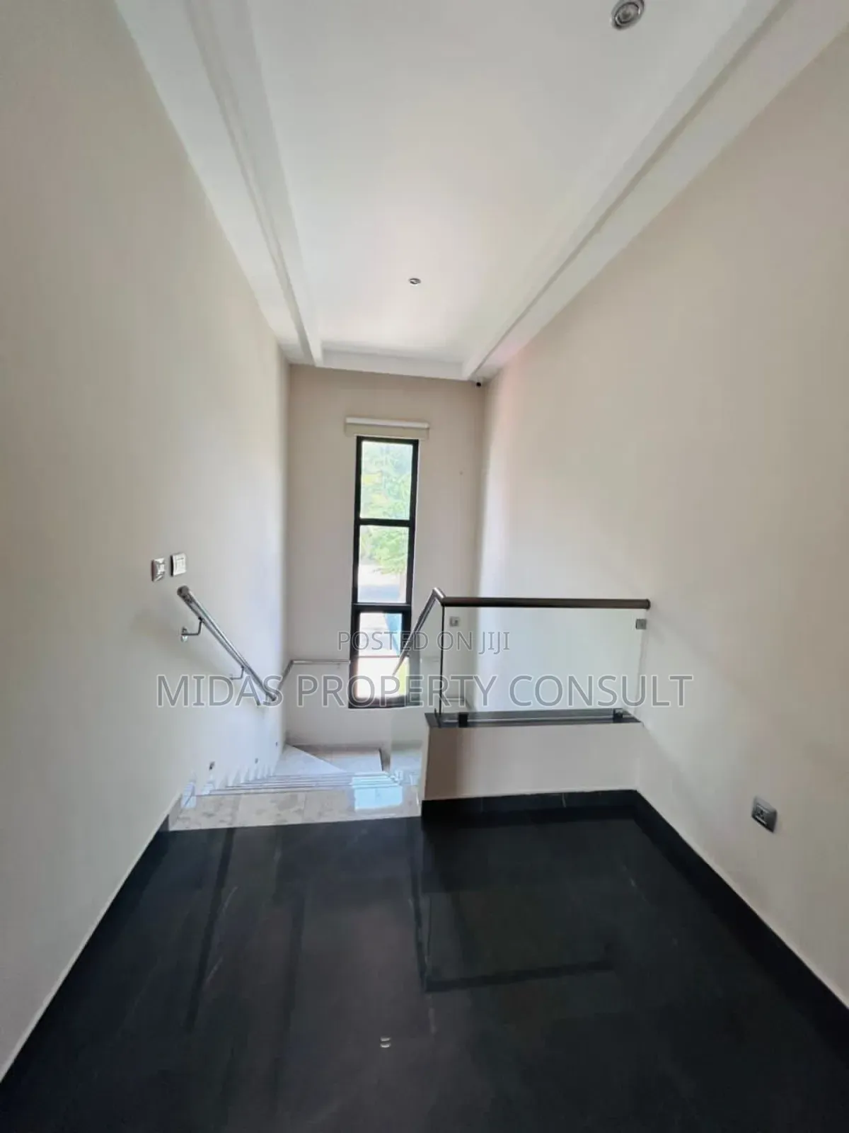 Furnished 4bdrm Townhouse / Terrace in Airport for rent
