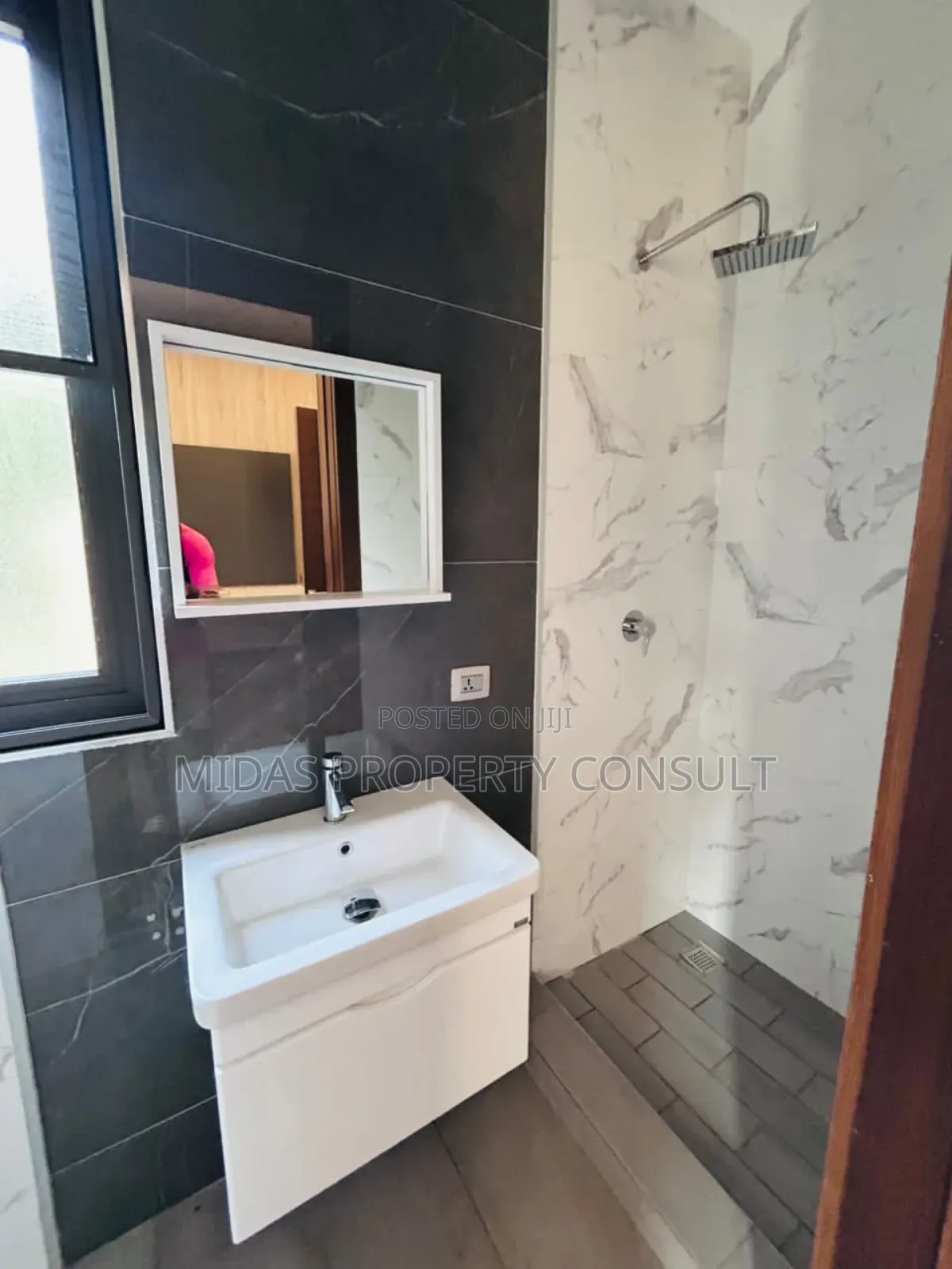 Furnished 4bdrm Townhouse / Terrace in Airport for rent