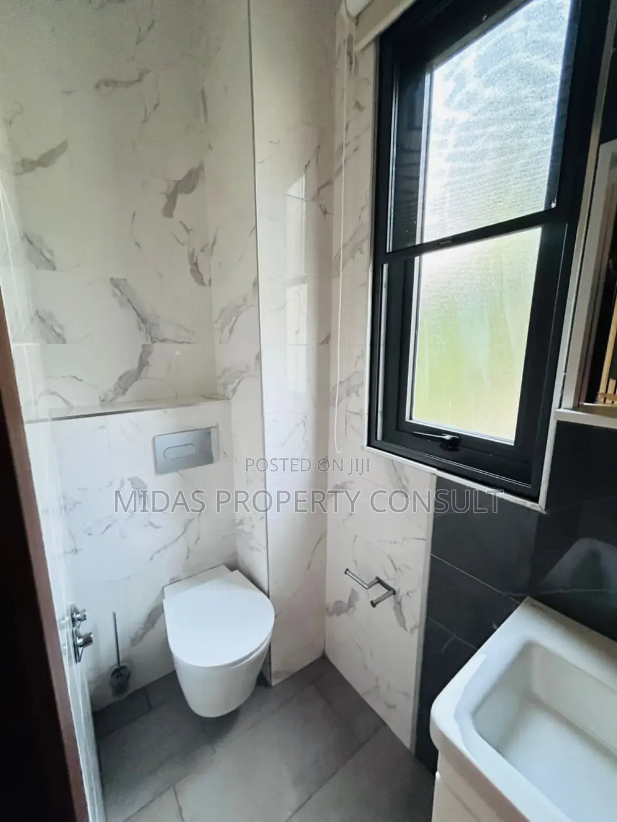 Furnished 4bdrm Townhouse / Terrace in Airport for rent